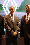 Umit-Goktepe,-Renault-Trucks-Turkiye-Hafif-Ticari-Araclar-Turkiye-Satis-Muduru-&-Mourad-Hedna_Renault-Trucks-Turkiye-Baskani-&-Yusuf-Adiguzel,-Renault-Trucks-Turkiye-Satis-Direktoru