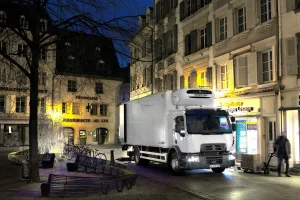 Renault Trucks D refrigerated transport delivering at night