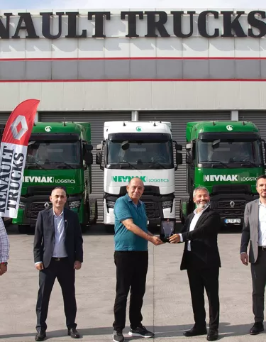 FRİGO NEVNAK GÜÇLENİRKEN YOL ARKADAŞI, YİNE RENAULT TRUCKS