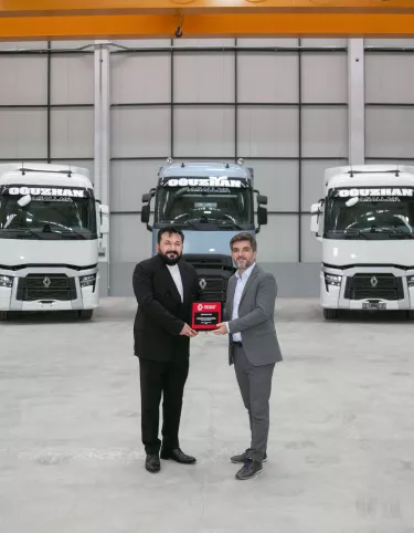 Oktay Kılıç_Oğuzhan Ağır Na kliyat Yo-netim Kurulu Bas-kan - & Sebastien Delepine_Renault Trucks Türkiye Başkanı