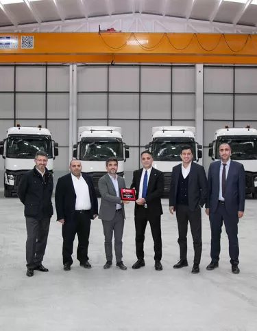 Renault-Trucks_Ziver-I-ns--aat_Teslimat_Görsel-1