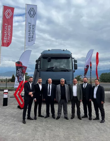 Renault-Trucks_O-zbabacan-Ulusl-ararası-Nakliyat_Görsel-1