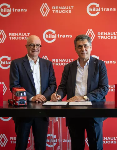 Bruno-Blin-Renault-Trucks-Baskani-&-Serafettin-Aras-Hilal-Trans-Yonetim-Kurulu-Baskani_Gorsel-1